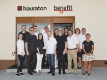Kompletní tým Benefit a panové Marcus Reuter a Matthias Unser z Hauraton